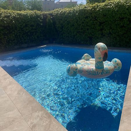 Space In The Villa With Poll Near Golf In Madrid Eksteriør bilde